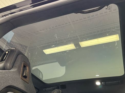 Used 2025 Rivian R1T Premium image 36