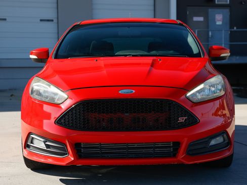 Used 2017 Ford Focus ST image 22