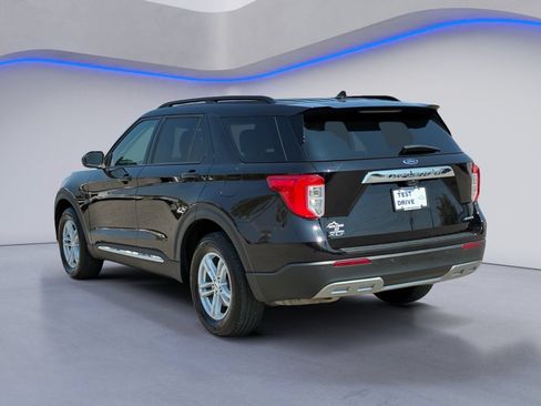 Used 2023 Ford Explorer XLT w/ Equipment Group 202A AWD/4WD image 8