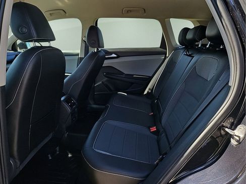 Used 2022 Volkswagen Taos SE image 11