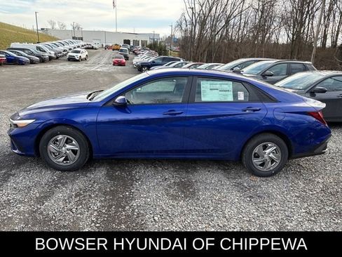 New 2026 Hyundai Elantra SE image 2