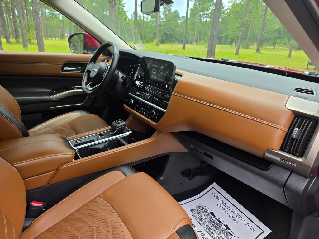 Used 2024 Nissan Pathfinder Platinum w/ Black Appearance Package FWD image 26