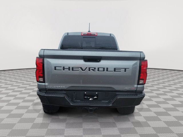 Used 2025 Chevrolet Colorado ZR2 w/ Technology Package AWD/4WD image 4