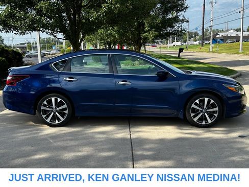 Used 2017 Nissan Altima 2.5 SR FWD image 2