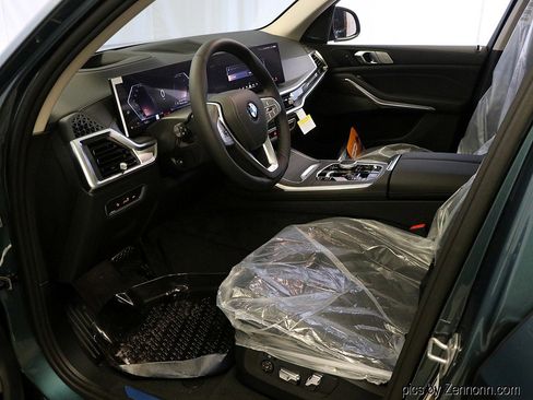 Used 2026 BMW X7 xDrive40i w/ Premium Package image 11
