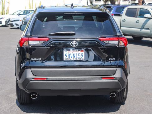 Used 2022 Toyota RAV4 XLE w/ Convenience Package image 8