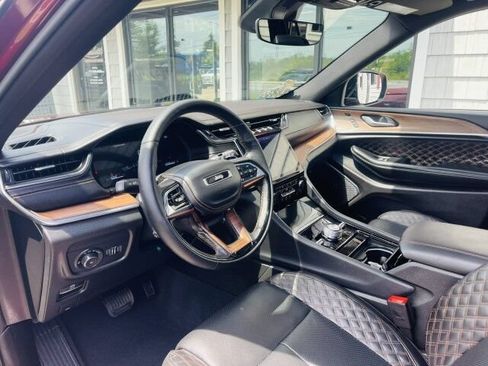 Used 2025 Jeep Grand Cherokee L Summit w/ Obsidian Package AWD/4WD image 8