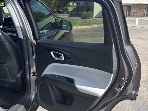 Used 2022 Jeep Compass Limited image 25