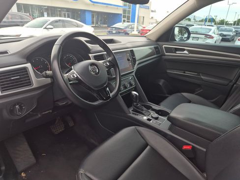 Used 2018 Volkswagen Atlas SE AWD/4WD image 16