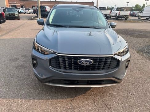 Certified 2024 Ford Escape SE w/ PHEV Premium Package FWD image 2