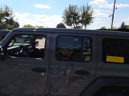 Used 2022 Jeep Wrangler Unlimited Sport AWD/4WD image 7