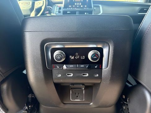 Used 2021 GMC Yukon SLT w/ SLT Premium Package AWD/4WD image 15