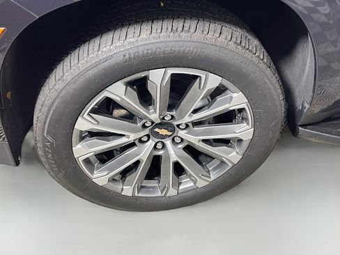 Used 2025 Chevrolet Suburban High Country image 14