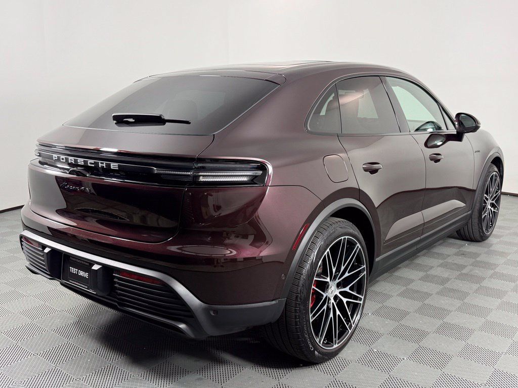 Certified 2025 Porsche Macan 4S Electric AWD/4WD image 7