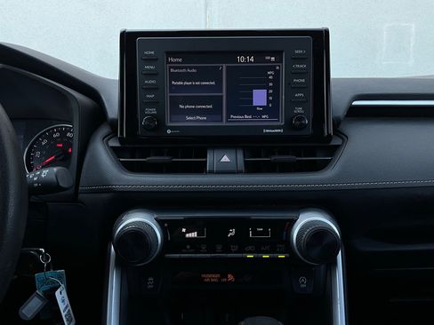 Used 2021 Toyota RAV4 LE image 23