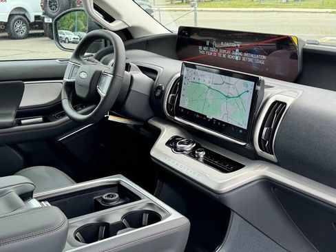New 2025 Ford Expedition Active image 6