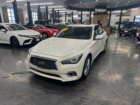 Used 2018 INFINITI Q50 Luxe w/ Essential Package (3.0T Luxe) image 3