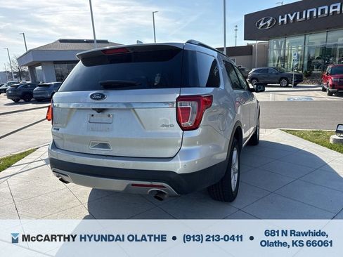 Used 2017 Ford Explorer XLT w/ Equipment Group 202A AWD/4WD image 9