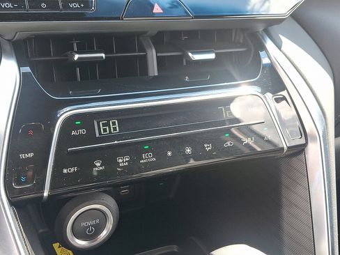 Used 2023 Toyota Venza image 15