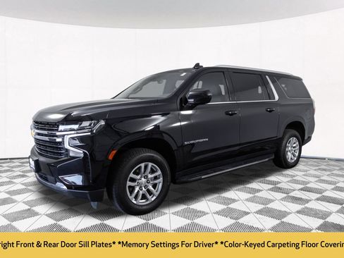 Used 2022 Chevrolet Suburban LT AWD/4WD image 16