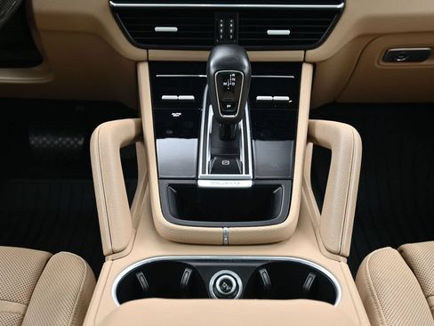 Certified 2023 Porsche Cayenne Platinum Edition AWD/4WD image 10