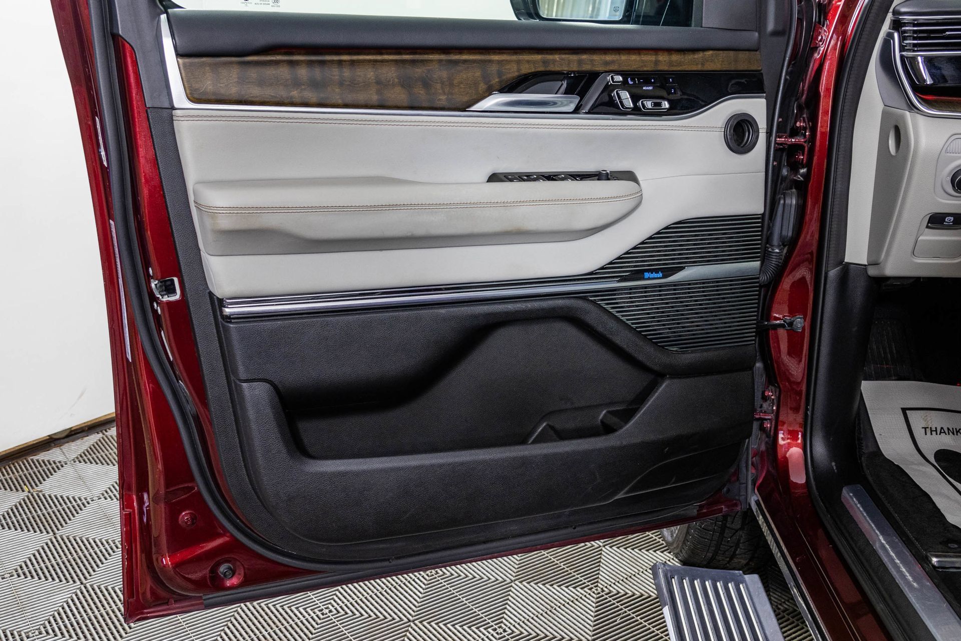 Used 2022 Jeep Grand Wagoneer Series I AWD/4WD image 40