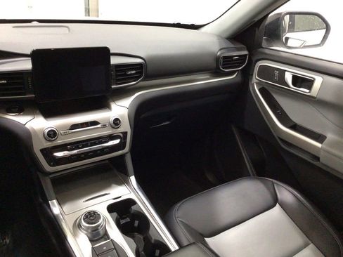 Used 2023 Ford Explorer XLT w/ Equipment Group 202A AWD/4WD image 37