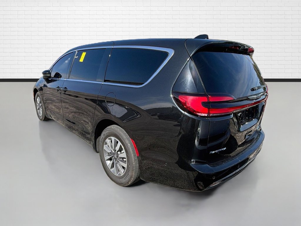 Used 2023 Chrysler Pacifica Touring-L FWD image 7