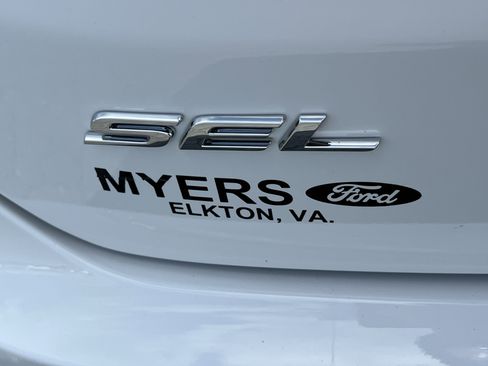 Used 2024 Ford Edge SEL w/ Convenience Package image 11