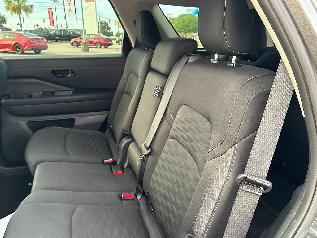 Used 2025 Nissan Pathfinder SV AWD/4WD image 23