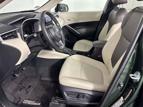Used 2024 Toyota Corolla Cross XLE image 14