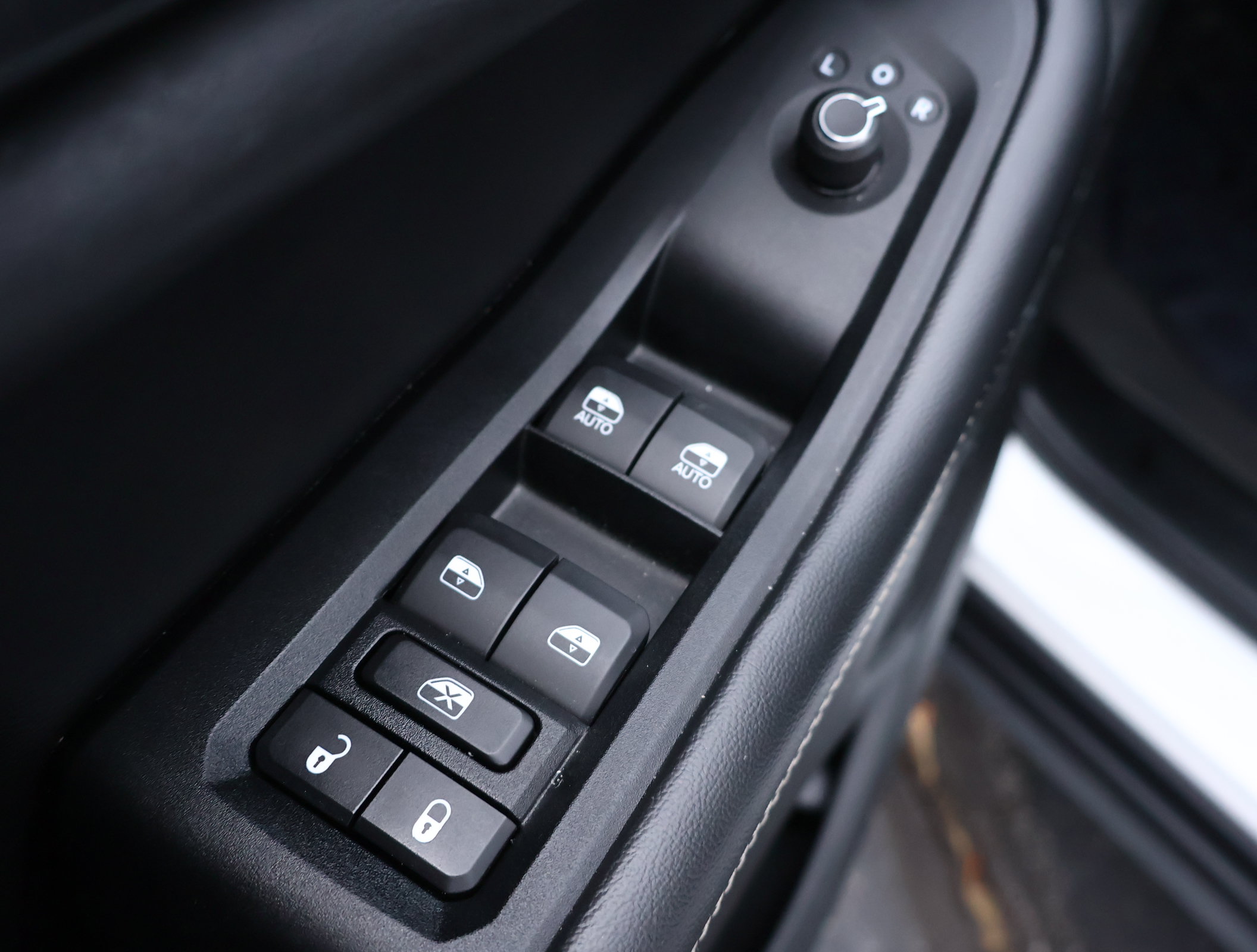 Used 2023 Jeep Grand Cherokee Altitude AWD/4WD image 9
