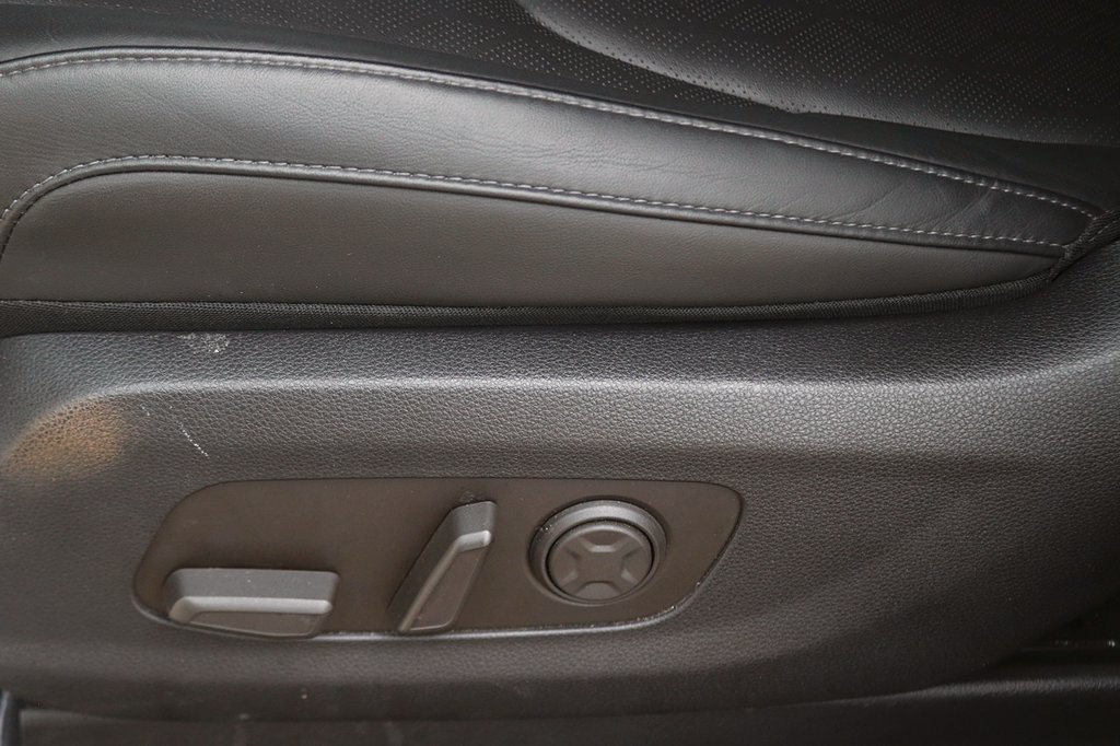 Used 2025 Kia Carnival FWD image 17