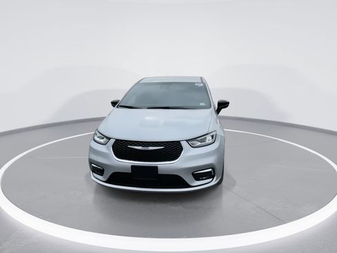 New 2026 Chrysler Pacifica Select image 3