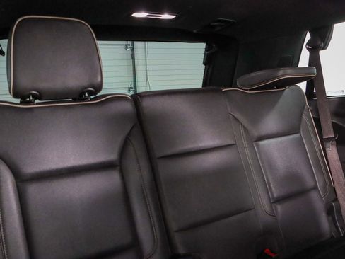 Used 2022 GMC Yukon SLT w/ SLT Premium Package image 34