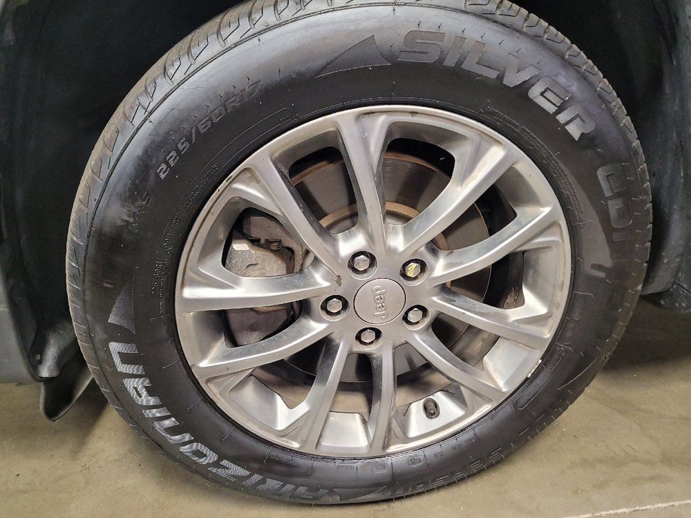 Used 2020 Jeep Cherokee Latitude Plus FWD image 31