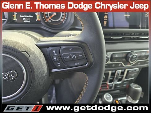 Certified 2025 Jeep Gladiator Sport AWD/4WD image 19