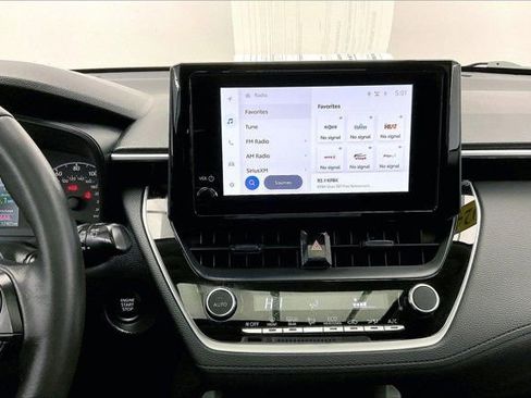 Used 2024 Toyota Corolla Cross LE w/ Moonroof Package image 5