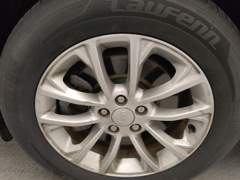 Used 2019 Jeep Cherokee Latitude w/ Popular Appearance Group image 31