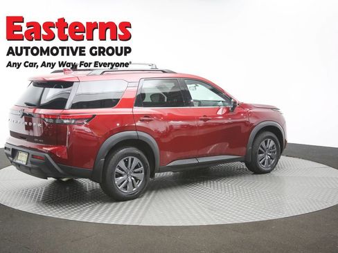 Used 2024 Nissan Pathfinder SV AWD/4WD image 43