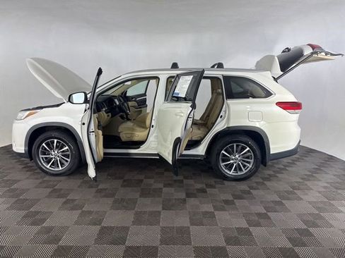 Used 2019 Toyota Highlander XLE AWD/4WD image 11