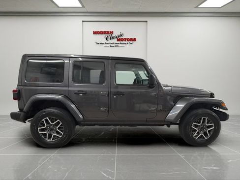 Used 2025 Jeep Wrangler Unlimited Sahara AWD/4WD image 6
