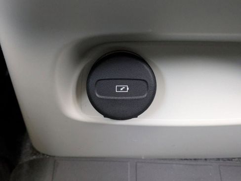 New 2026 Volvo XC40 B5 Ultra w/ Protection Package Premier image 17