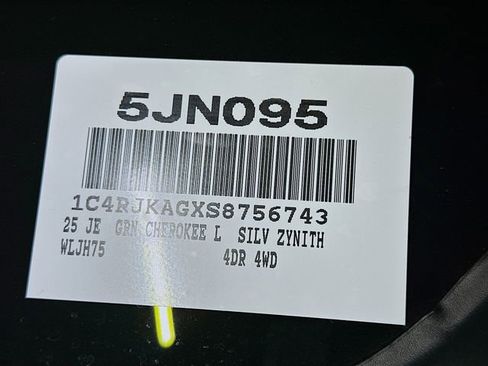 New 2025 Jeep Grand Cherokee L Altitude image 24