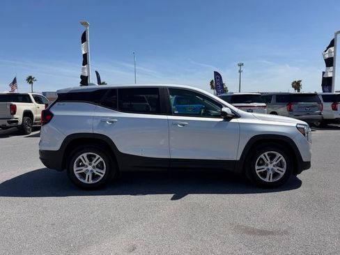 Used 2022 GMC Terrain SLE FWD image 4