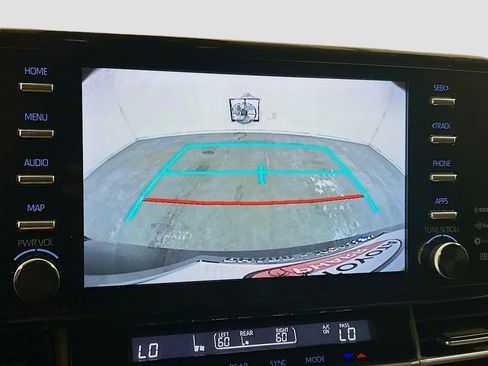 Used 2023 Toyota Sienna XLE w/ XLE Plus Package FWD image 12