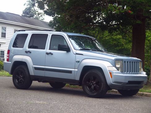 Used 2012 Jeep Liberty Arctic AWD/4WD image 6