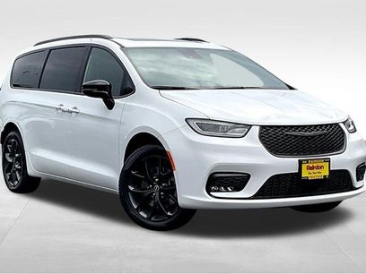 New 2026 Chrysler Pacifica Limited