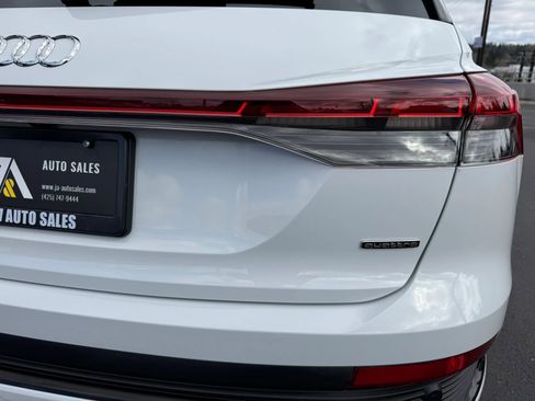 Used 2024 Audi Q4 e-tron Premium w/ Convenience Package image 17