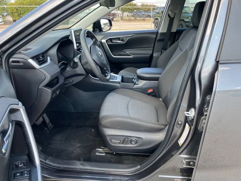 Used 2025 Toyota RAV4 XLE AWD/4WD image 7